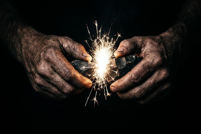 Featured image of post 人類はいつ、どうやって「自分で火を起こせる」と気づいたのか？